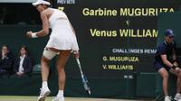 Garbine Muguruza menang dua set langsung 7-5, 6-0 atas Venus Williams pada final Wimbledon 2017, Sabtu (15/7/2017). (AP Photo/Kirsty Wigglesworth)