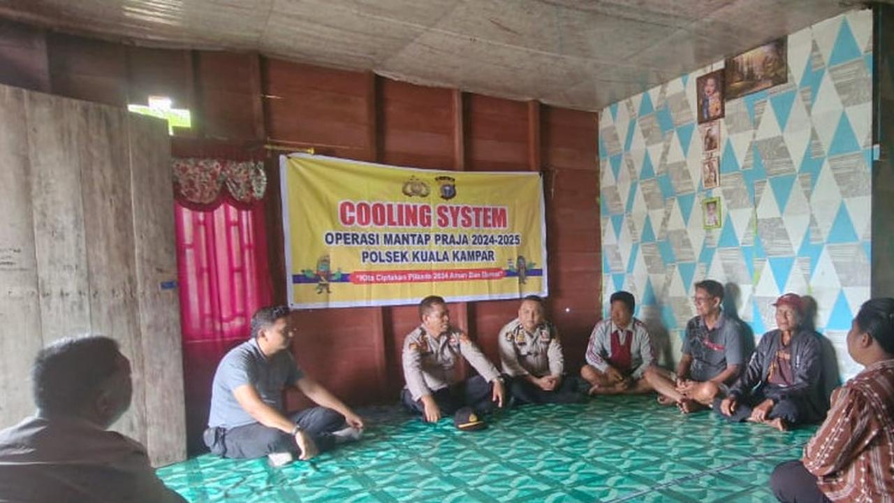 Polisi Door to Door Datangi Suku Akit di Pelalawan: Jangan Terprovokasi Isu Negatif Pilkada