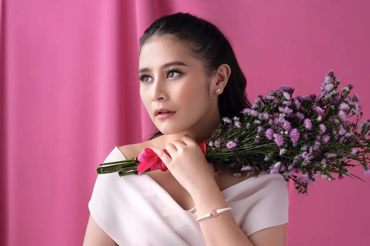 Potret Transformasi Prilly Latuconsina