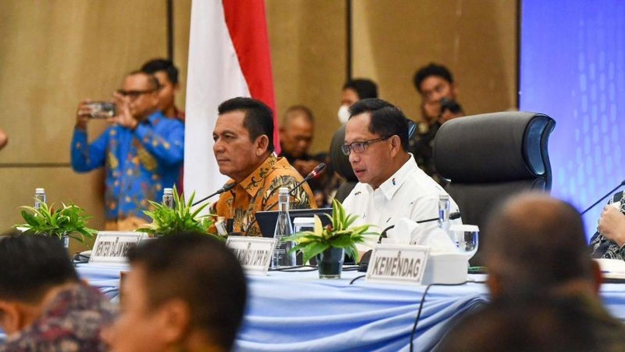 Mengapa Pemda Jadi Kunci Sukses? Mendagri Tegaskan Peran Garda Terdepan Penanganan Krisis MBG