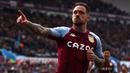 Danny Ings. Striker Aston Villa ini mencetak gol kedua timnya ke gawang tuan rumah Watford via tendangan penalti pada menit ke-96 plus 11 detik dalam laga pembuka di Vicarage Road Stadium, 14 Agustus 2021. Gol tersebut tak menghindarkan Aston Villa dari kekalahan 2-3. (AFP/Adrian Dennis)