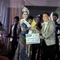 Peraih gelar Ratu Bunga Nusantara 2017 mengalahkan 13 gadis cantik lainnya di babak grand final. (Liputan6.com/Yoseph Ikanubun)