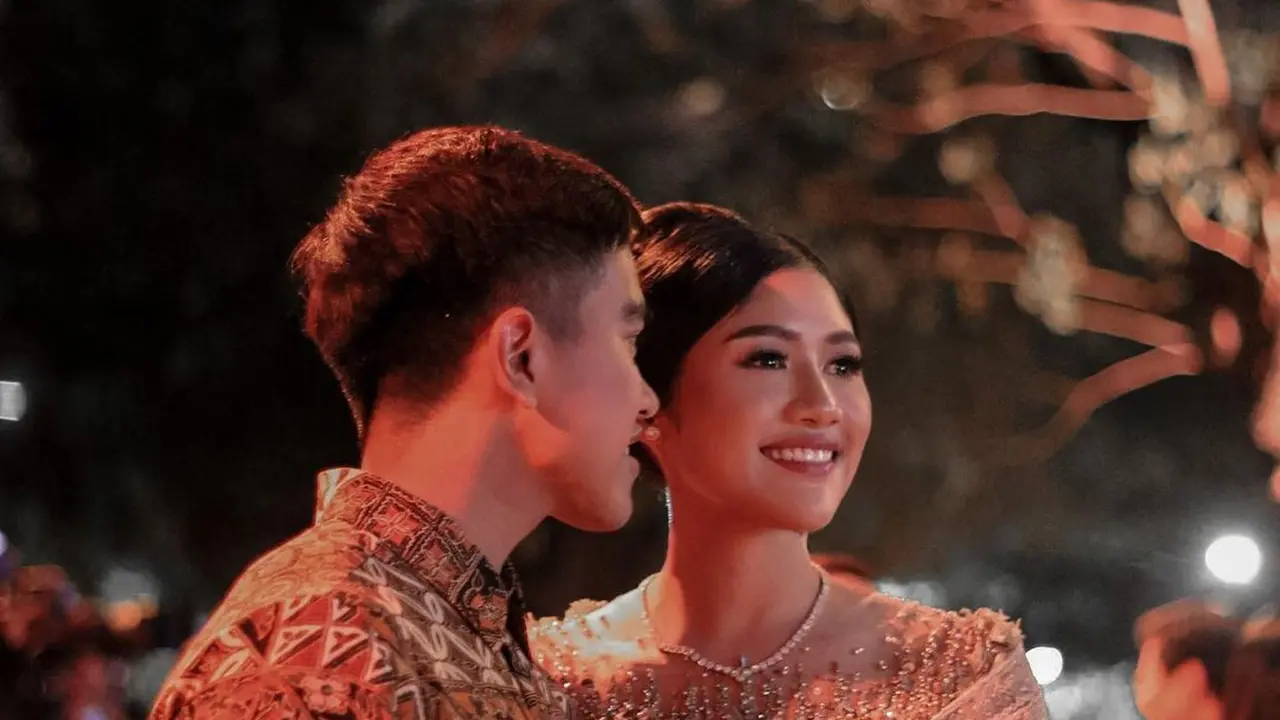 Gaya Serasi Erina Gudono dan Kaesang Pangarep Saat Dinner KTT ASEAN, Kebaya Berpayet dan Kalung Berlian Jadi Sorotan