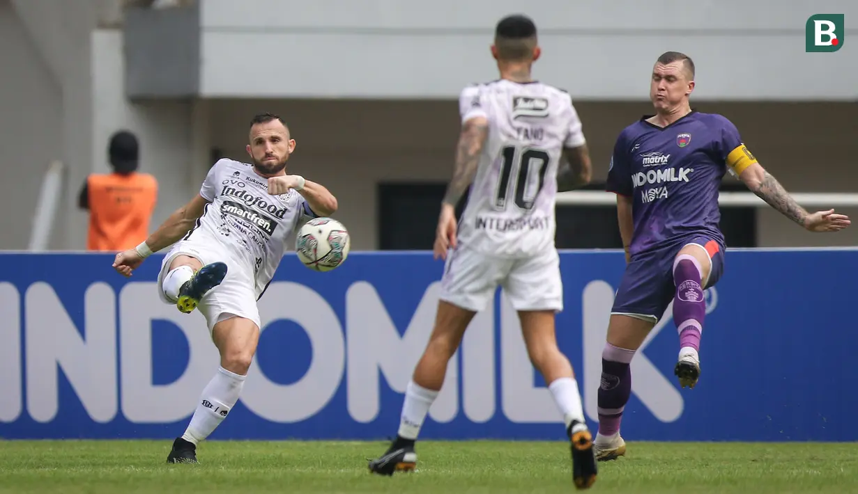 Ilija Spasojevic. Striker naturalisasi Bali United asal Montenegro berusia 34 tahun ini telah melepaskan 13 tembakan tepat sasaran dari total 24 percobaan yang dilakukan. Akurasinya mencapai 54,1 persen dan menghasilkan 7 gol ke gawang lawan dari 9 laga yang dijalani. (Bola.com/Bagaskara Lazuardi)