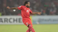 Pemain Persija Jakarta, Septinus Alua saat melawan JDT pada laga Piala AFC 2018 di Stadion Utama Gelora Bung Karno, Jakarta, Selasa (10/4/2018). Persija Jakarta menang 4-0.  (Bola.com/Nick Hanoatubun)