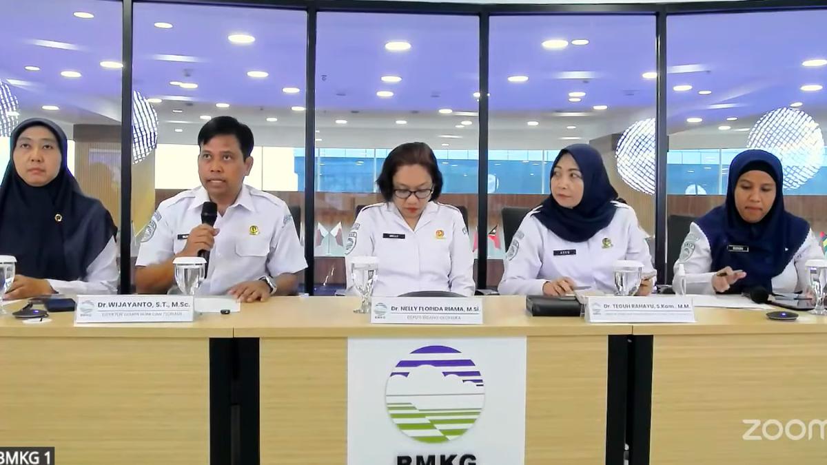 BMKG Ingatkan Warga Tak Buru-buru Masuk Rumah Rusak Usai Gempa M 7,7 NTT