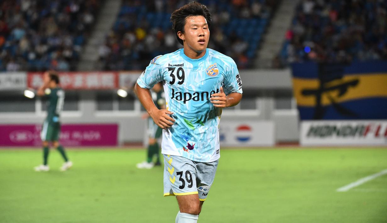 Pada paruh akhir musim 2017, Mitsuru Maruoka dipinjamkan ke V-Varen Nagasaki di J2 League dengan mencatatkan total bermain lima kali. Pada musim 2018, Maruoka kembali dipinjamkan ke klub J2 League, Renofa Yamaguchi dan bermain 12 kali di J2 League. (J.LEAGUE)