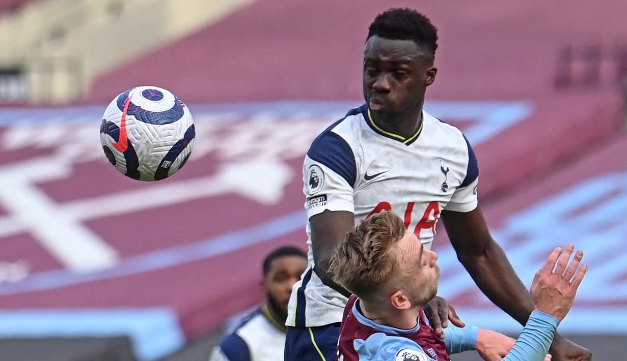 Davinson Sanchez. Bek Kolombia ini menghuni Ajax Amsterdam cuma semusim, yaitu 2016/2017. Total tampil dalam 47 laga dengan mencetak 7 gol. Mulai 2017/2018 hingga kini memperkuat Tottenham Hotspur dan telah mencetak 3 gol dari 148 laga. (AFP/Neil Hall/Pool)