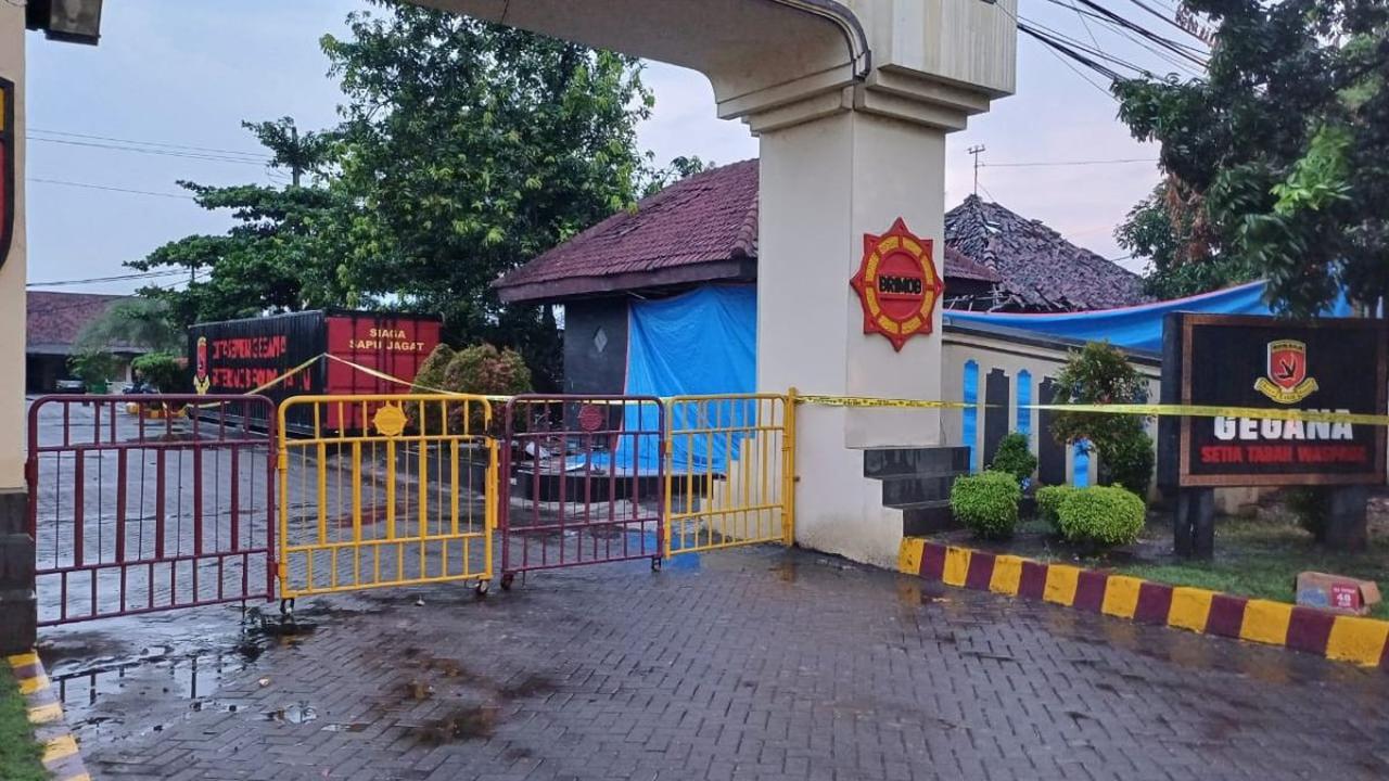 Sementara itu, terkait dengan 10 polisi yang terluka akibat ledakan di gudang Gegana, Dirmanto memastikan akan dipulangkan hari ini.