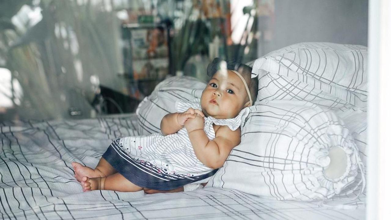 Sudah Berusia 5 Bulan, Ini 6 Potret Terbaru Anak Fitri Tropica