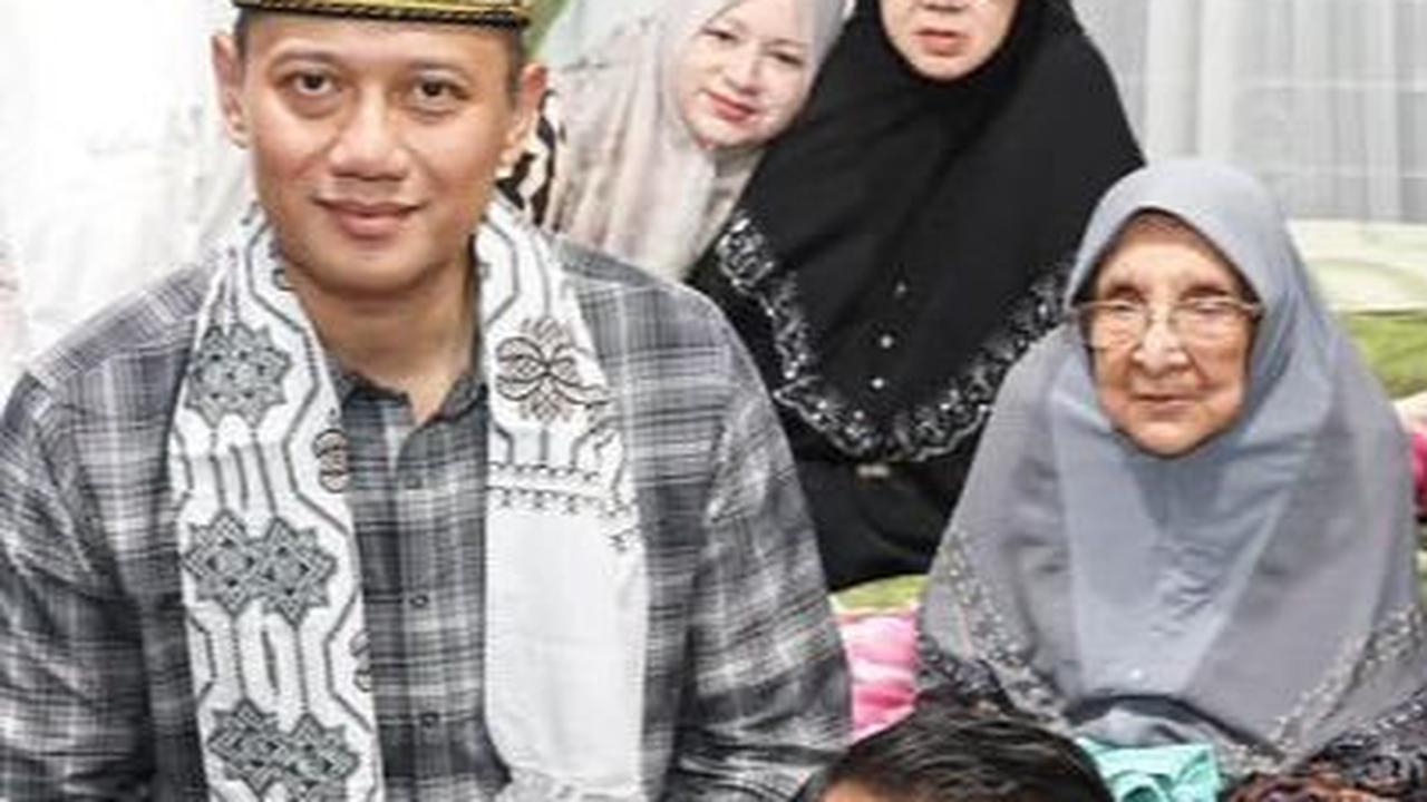 AHY Silaturahmi ke Keturunan Rasulullah Berusia 108 Tahun<br>