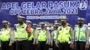 Anggota polisi saat Apel Gelar Pasukan Operasi Zebra Jaya 2021 di Polda Metro Jaya, Jakarta, Senin (15/11/2021). Operasi Zebra Jaya 2021 akan digelar selama dua pekan, 15-28 November 2021. (Liputan6.com/Herman Zakharia)