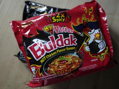 Denmark menarik beberapa produk mi ramen pedas dari perusahaan Korea Selatan, Samyang, dengan alasan bahwa kadar capsaicin di dalamnya dapat meracuni konsumen. (AP Photo)