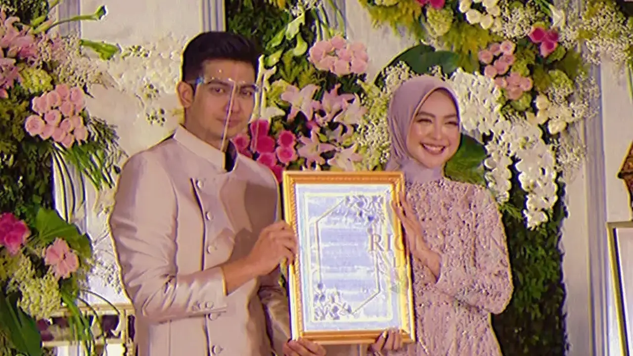 7 Momen Lamaran Ria Ricis dengan Teuku Ryan, Penampilannya Bikin Pangling