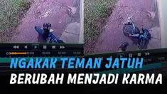 Video CCTV memperlihatkan aksi kocak dua perempuan ketika mengeluarkan motor.