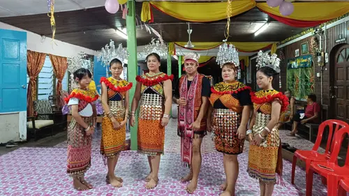 Bertandang ke Rumah Panjang Suku Iban di Sibu Sarawak yang Miliki 28 Pintu,  Disuguhi Tuak dan Ulat Sagu - Lifestyle Liputan6.com