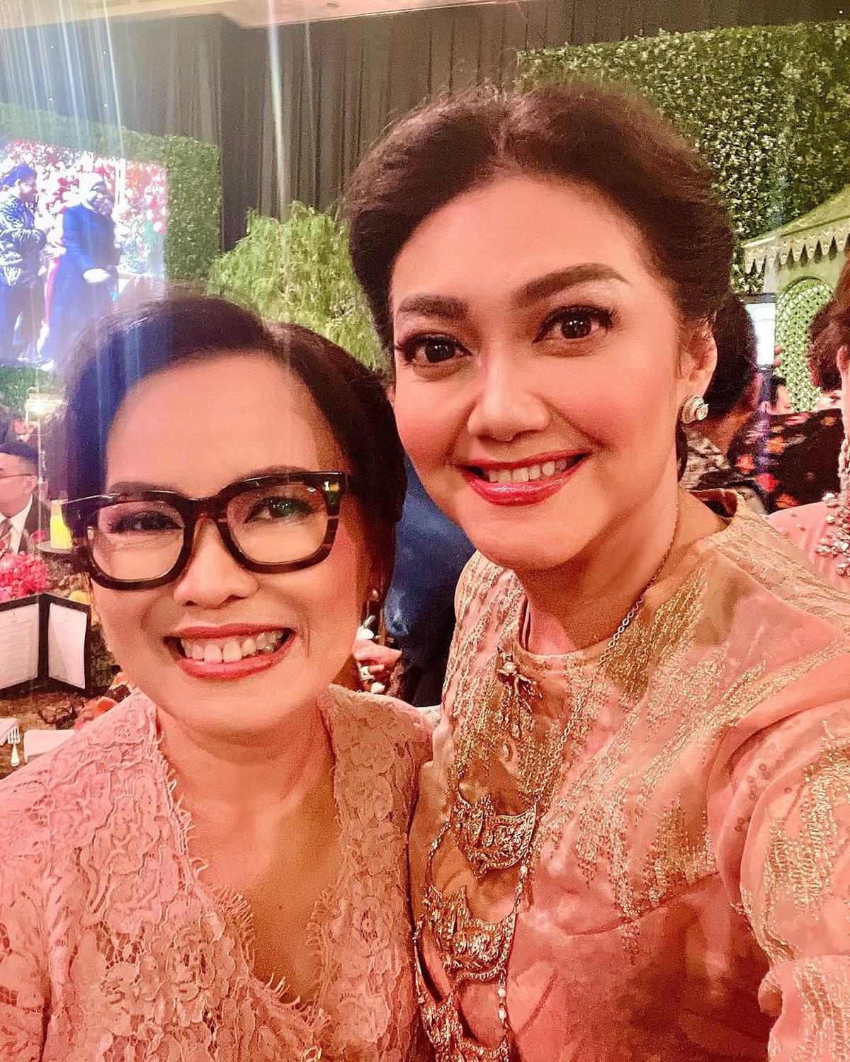 Potret Bella Saphira Hadir di Resepsi Pernikahan Rasyid Rajasa dan Tamara Kalla, Tampak Awet Muda