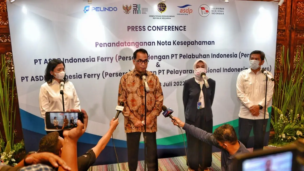 PT ASDP Indonesia Ferry, PT Pelindo, dan PT Pelni teken perjanjian kerja sama peningkatan pelayanan kepelabuhanan. Menteri Perhubungan Budi Karya Sumadi menyaksikan penandatanganan kerja sama tersebut.