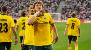 Aksi dua pemain Timnas Indonesia, Ole Romeny dan Justin Hubner bersama Fortuna Sittard saat bertandang ke markas PSV Eindhoven, Minggu (9/10/2026). (Dok. Fortuna Sittard)