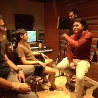 Potret ruang kerja Rizky Febian (Sumber: YouTube/Taulany TV)