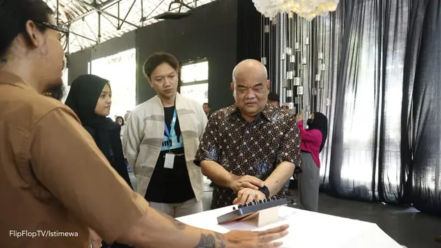 Wakil Gubernur (Wagub) Paku Alam X meresmikan platform FlipFlopTV di Yogyakarta, Selasa (20/12/2022).