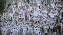 Suasana Parade Tauhid di kawasan Bundaran HI, Jakarta, Minggu (16/8/2015). Parade Tauhid yang diikuti berbagai organisasi massa Islam ini digelar dalam rangka mensyukuri kemerdekaan RI yang ke 70 tahun. (Liputan6.com/Faizal Fanani)