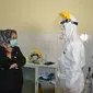 Bupati Purbalingga, Dyah Hayuning Pratiwi memantau kesiapan RS di Purbalingga menangani pandemi virus Corona Baru atau Covid-19. (Foto: Liputan6.com/Galoeh Widura)