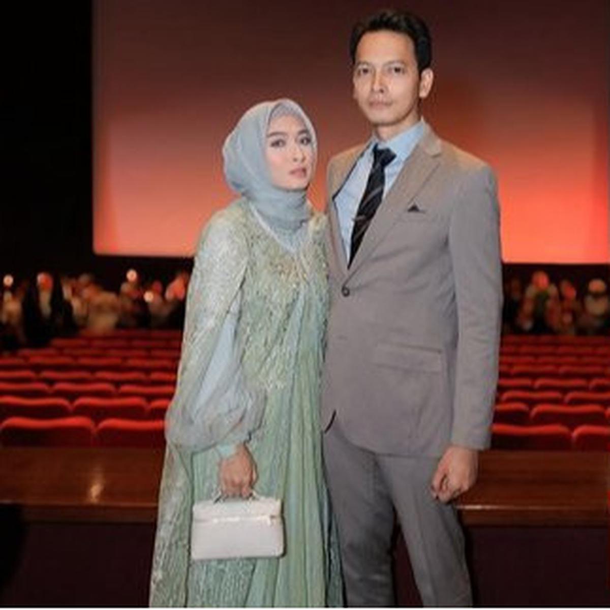 7 Momen Fedi Nuril dan Istri Tercinta di Premier Film, Gak Kalah Cantik dari Penampilan Artis Lainnya