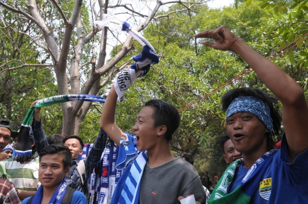Ribuan Bobotoh mulai berdatangan di Gelora Bung Karno