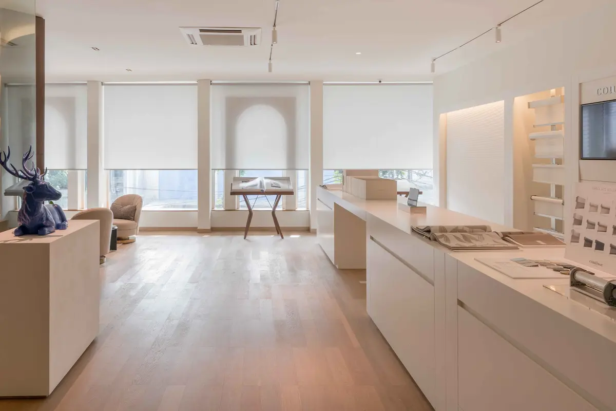Buka di Jakarta, Showroom Interior Ini Mengusung Tema Monokrom Modern