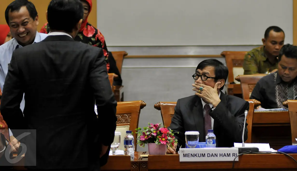 Menkumham Yasonna Laoly saat berada di Ruang Komisi III untuk membahas anggaran Kementerian Hukum dan HAM bersama Komisi III, Jakarta, Kamis (17/9/2015). (Liputan6.com/Johan Tallo)