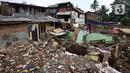 Suasana bangunan rumah yang telah dirobohkan di kawasan Rawajati, Jakarta Selatan, Jumat (21/10/2022). Pejabat berwenang mengklaim setiap tahun dilakukan upaya pembebasan lahan, namun mengakui menghadapi kendala untuk proses pembebasan tanah yang masih berproses. (Liputan6.com/Johan Tallo)