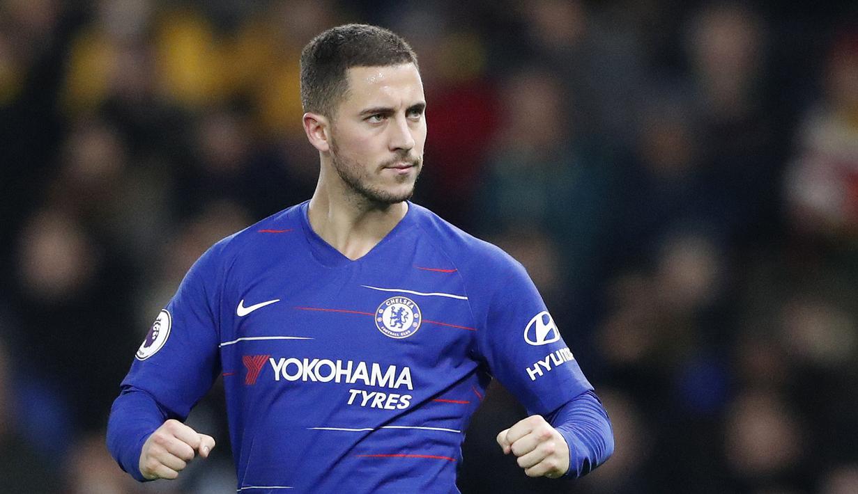 Pemain Chelsea, Eden Hazard, melakukan selebrasi usai membobol gawang Watford pada laga Premier League di Stadion King Power, Rabu (26/12). (AP/Frank Augstein)