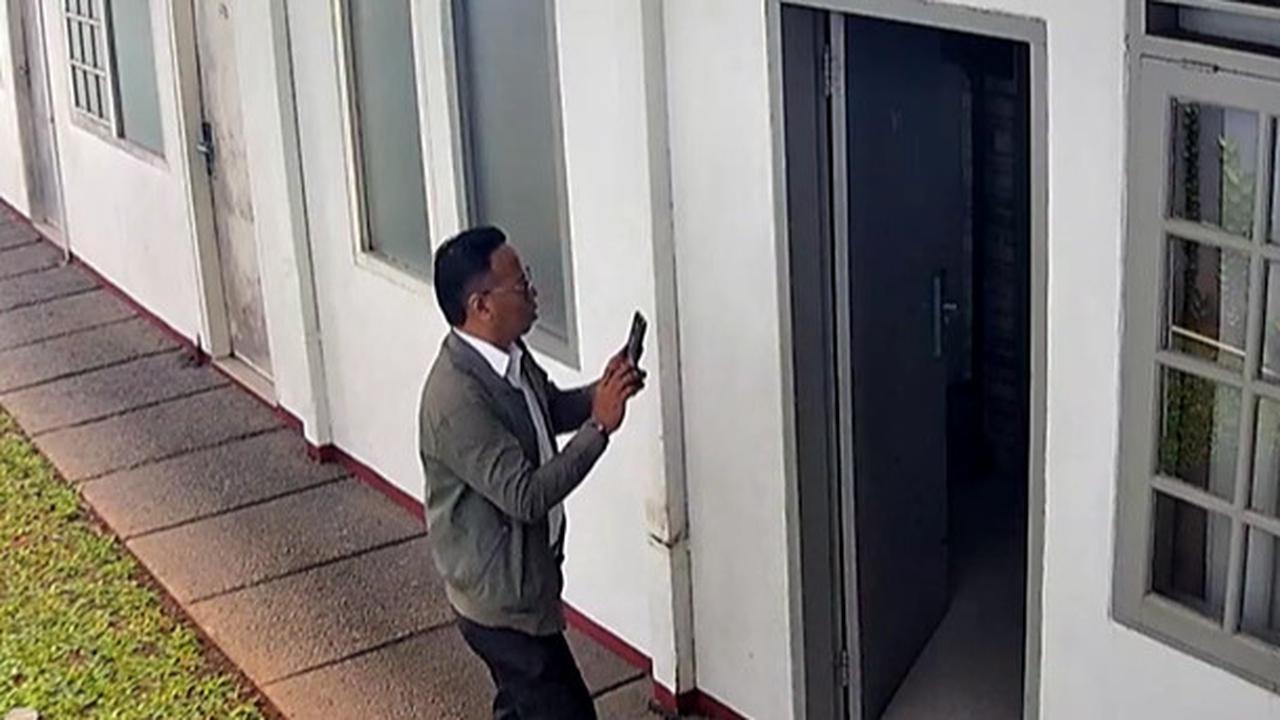 Tertangkap CCTV, Ini Momen Terakhir Diplomat Kemlu Sebelum Tewas dengan Wajah Dilakban