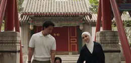 Liburan ke China bareng keluarga, Nikita Willy pun membagikan beberapa ootdnya. Nikita mengenakan atasan hitam lengan panjang dipadukan kerudung putih serasi dengan celana panjangnya. [@nikitawillyofficial94]