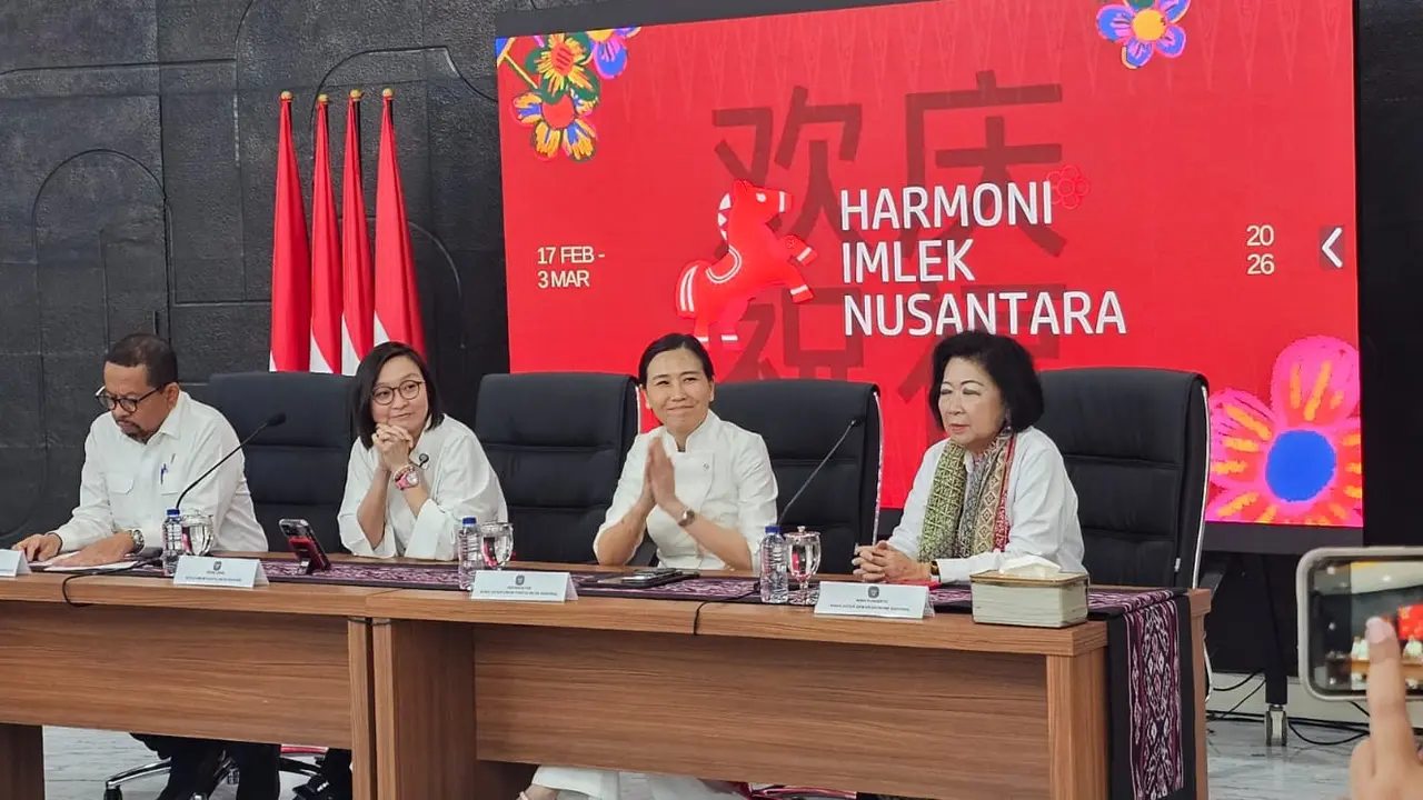 Ketua Umum Panitia Imlek Nasional, Irene Umar dalam konferensi pers di Jakarta, Rabu (28/12026).