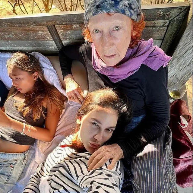 Momen Luna Maya Habiskan Waktu Bersama Keluarga di Bali