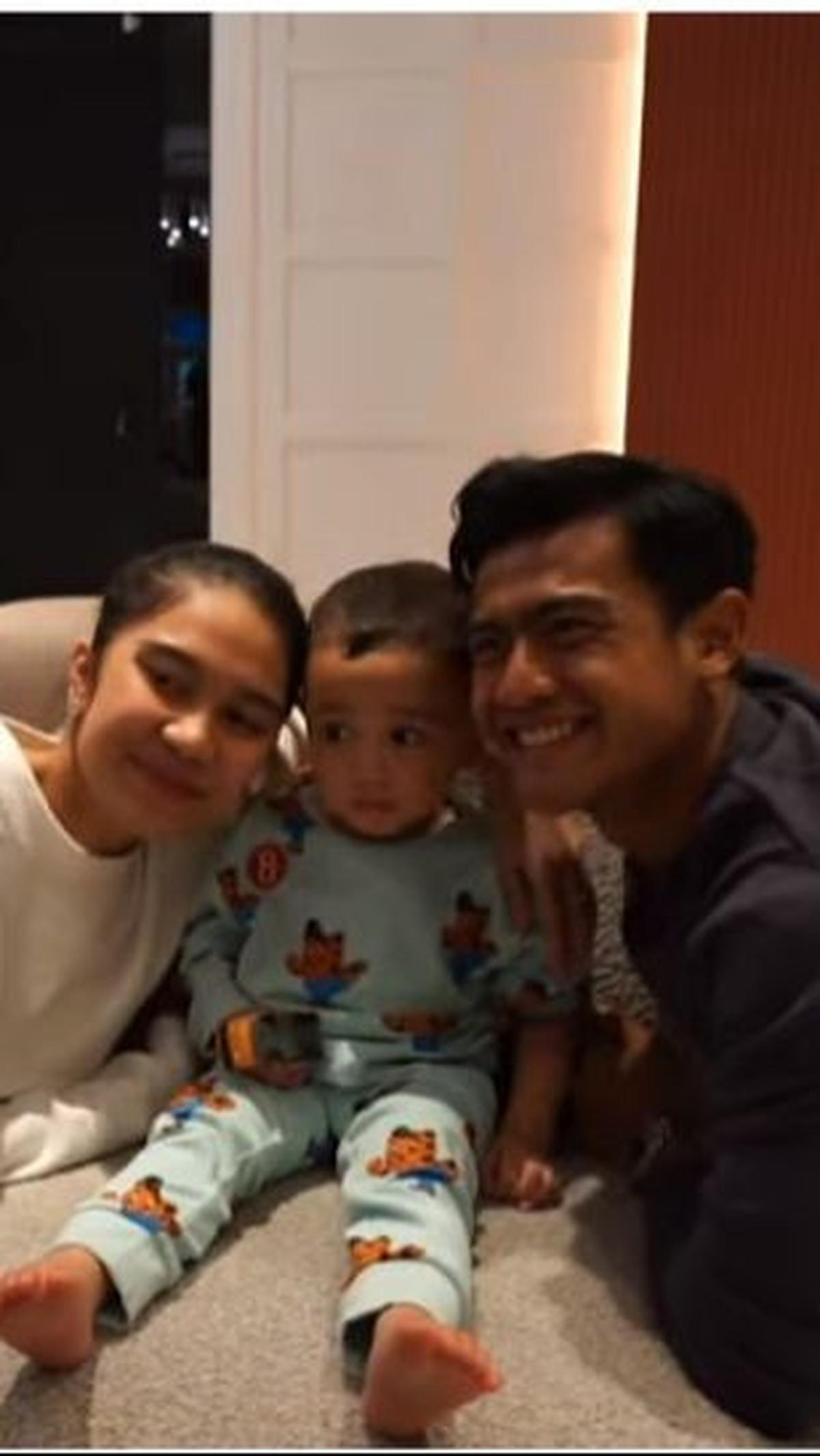Diketahui, pasangan Azizah dan Arhan sangat mengidolakan Rayyanza. Keduanya gemas dengan tingkah lucu putra kedua Raffi Ahmad itu.&nbsp;