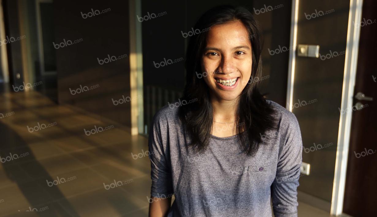 Pemain JK Angels, Maulina Novryliani, yang lahir di Samarinda ini termasuk salah satu atlet futsal putri Indonesia yang cukup senior. (Bola.com/Arief Bagus)