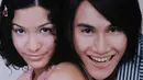 Beginilah wajah Rachel Maryam dan Vino G Bastian saat masih muda. Dari dulu   sampai sekarang wajah Vino tetap tak berubah ya. (Foto:   instagram.com/malibu62studio)