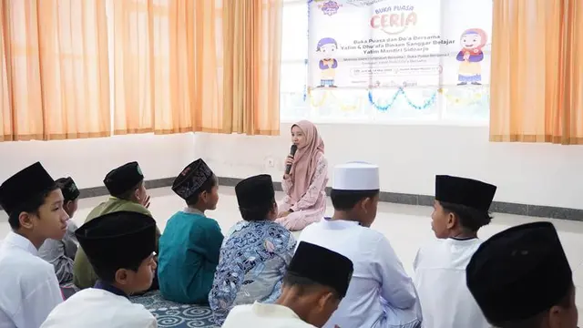 Klinik Kecantikan Berbagi Kebahagiaan Bersama Anak Yatim di 7 Kota Secara Serempak