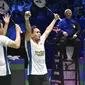 Selebrasi ganda putra Indonesia, Mohammad Ahsan/Hendra Setiawan, setelah berhasil mengalahkan ganda putra China Liang Weikeng/Wang Chang di semifinal All England 2023 yang berlangsung di Utilita Arena, Birmingham, Sabtu (18/3/2023). Ahsan/Hendra lolos ke final All England 2023 setelah mengalahkan Liang/Wang dengan skor 21-15, 19-21, 29-27 . (AP Photo/Rui Vieira)