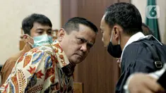 Terdakwa kasus dugaan suap penghapusan red notice Joko Tjandra, Irjen Pol Napoleon Bonaparte saat menjalani sidang lanjutan di Pengadilan Tipikor, Jakarta, Senin (9/11/2020). Sidang beragendakan pembacaan eksepsi atau nota keberatan yang dibacakan kuasa hukum terdakwa. (Liputan6.com/Faizal Fanani)