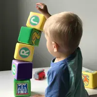 Perkembangan otak dimulai sejak anak dalam kandungan. (Foto: Unsplash/Ryan Fields)