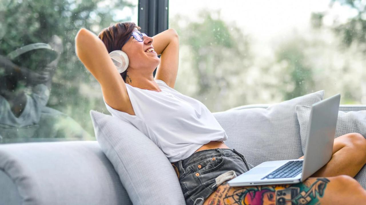5 Pekerjaan Remote Digaji Tinggi Plus tanpa Harus Punya Pengalaman, Cocok Buat Fresh Graduate