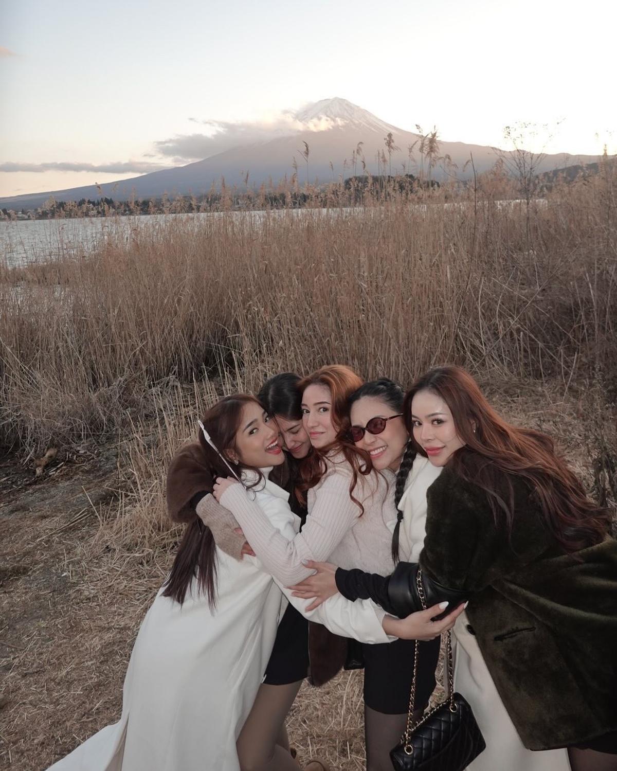 Potret Geng Rachel Vennya dan Fuji Liburan Bareng ke Jepang, Disebut Vibes Wanita Mahal