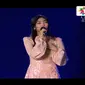 Isyana Sarasvati di Closing Ceremony Asian Games 2018 [foto: vidio.com]