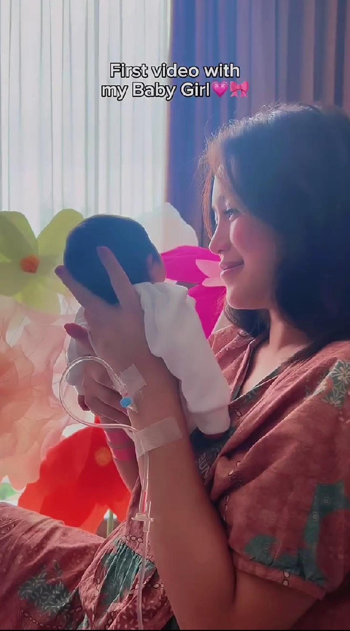 Jessica Iskandar Bagikan Video Pertama Bareng Anak Perempuannya, Aura Bahagianya Terpancar