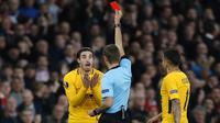 Bek Atletico Madrid, Sime Vrsaljko, menerima kartu merah pada leg pertama semifinal Liga Europa, di Stadion Emirates, London, Kamis (26/4/2018). (AFP/Ian Kington)