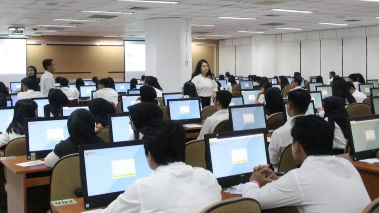 Pelaku menjanjikan para kroban nantinya bisa bekerja sebagai Pegawai Pemerintah dengan Perjanjian Kerja di kantor Satpol PP, Kejaksaan, hingga Dinas Pemuda dan Olahraga Kabupaten Tulungagung.